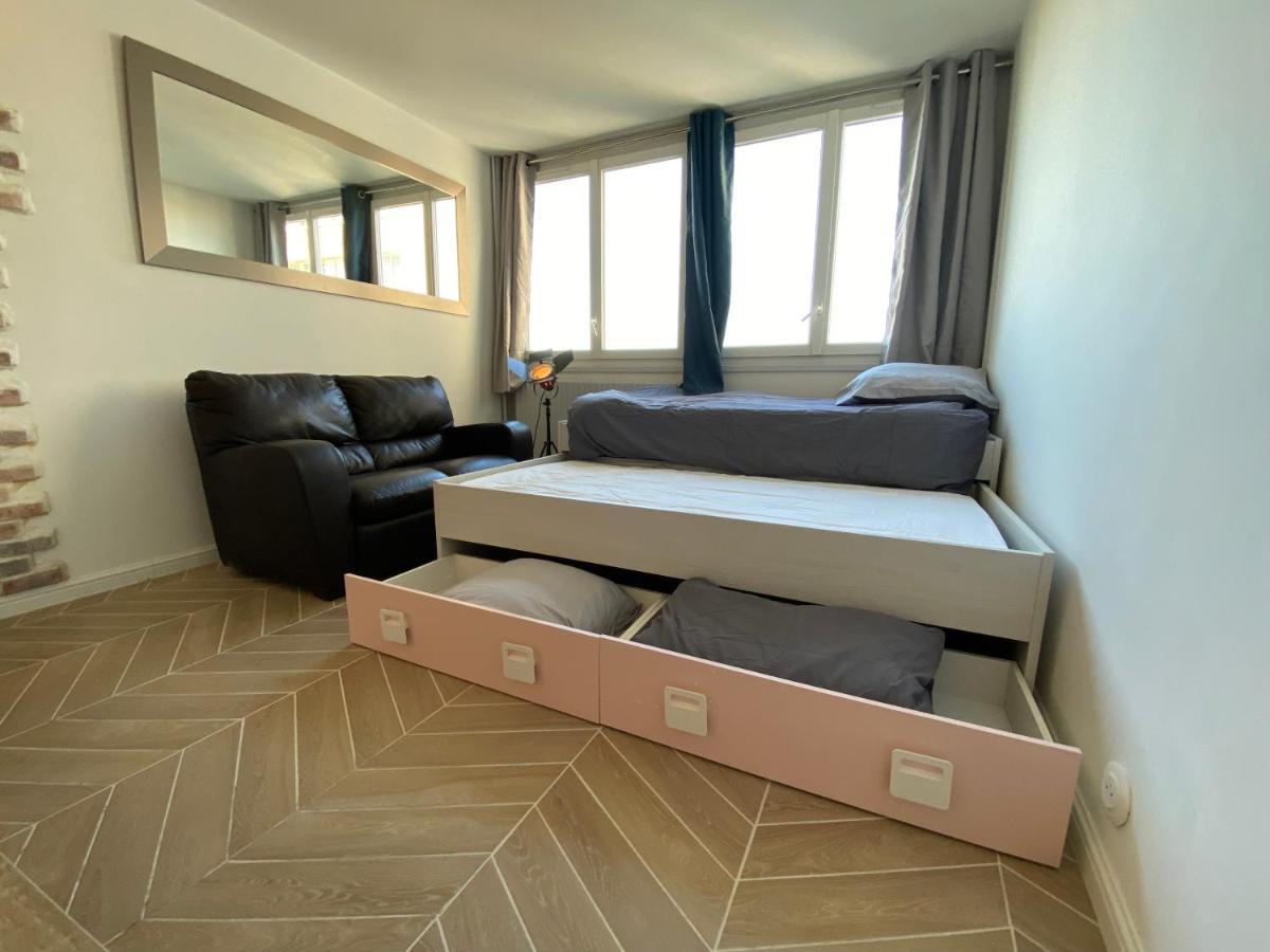 Full Loft In - 2 Single Beds For 2 - Chinatown Apartment *